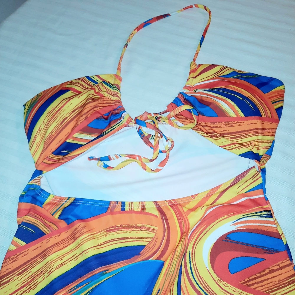 One-piece Swimsuit - Picture 10 of 11